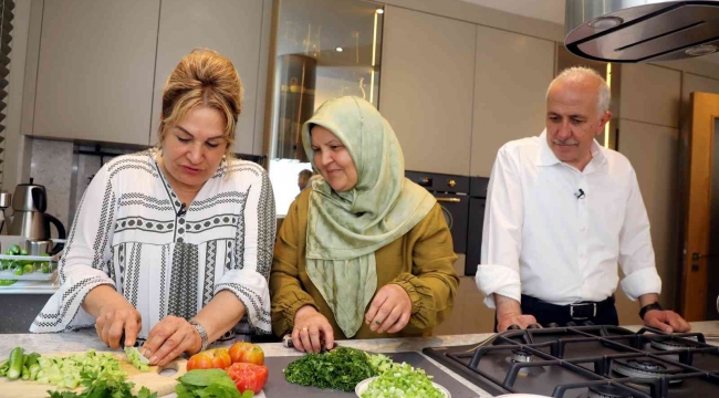 Başkan Gültak, Türk yemekleri uzmanı Sahrap Soysal'ı ağırladı