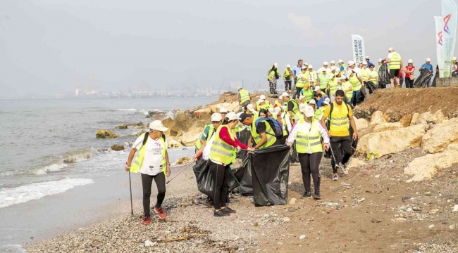 Büyükşehir Belediyesinden Anamur'dan Akdeniz'e sahil temizliği