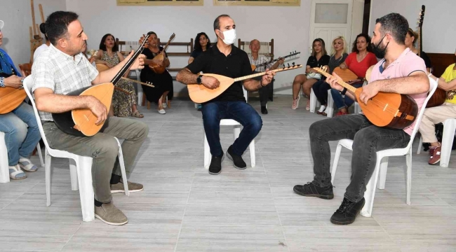 Çukurova'da bağlama kursuna yoğun ilgi