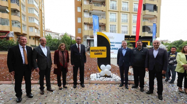 Eski bakanın ismi Gaziantep'teki işlek bir caddeye verildi