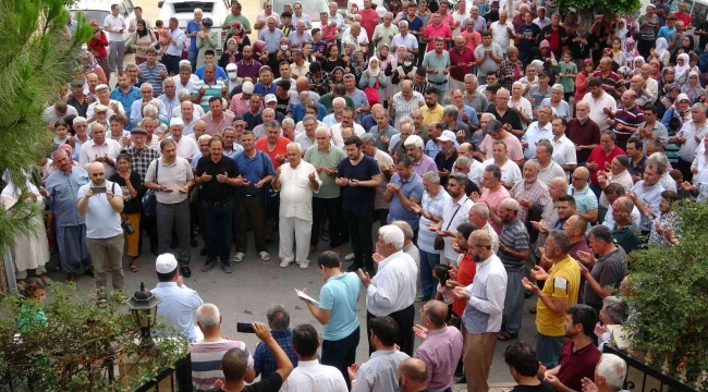 Pandemi sonrası Mersin'den ilk hacı kafilesi gözyaşları ile yola çıktı