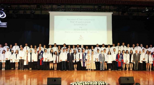 Sanko'da Tıp Fakültesi öğrencileri törenle beyaz önlük giydi