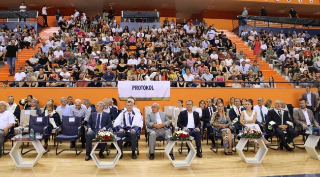 Toros Üniversitesi'nde mezuniyet coşkusu