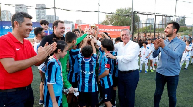 U-12 futbolda şampiyon Adana Demirspor