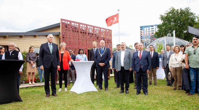 Başkan Mahçiçek; "Ay yıldızlı bahçemizle Hollanda'ya damga vurduk"