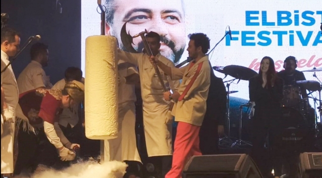 Buray konser verdi balta ve satırla dondurma kesti