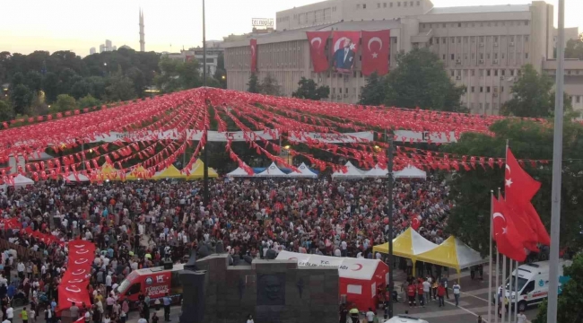 Gaziantep'te binler demokrasi nöbetinde buluştu