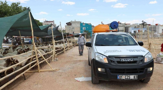 Gaziantep'te kurban satış ve kesim yerleri ilaçlanıyor