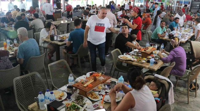 Kebapçılar bayram sonu doldu taştı