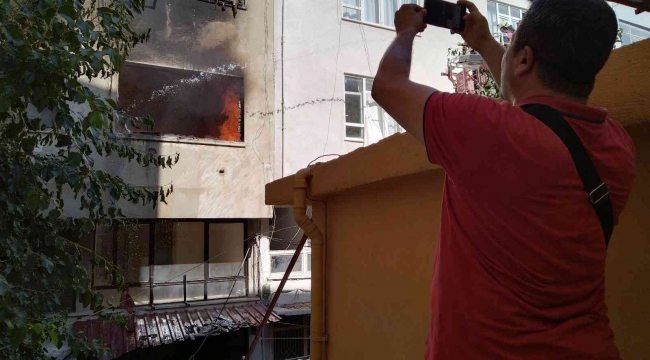 Mersin'de yangın: İki iş yeri ve boş bir ev kullanılamaz hale geldi