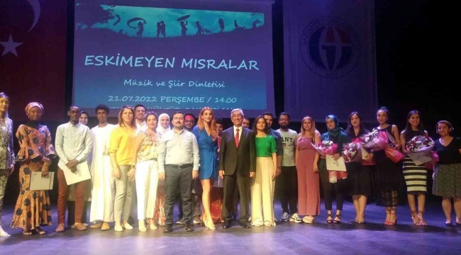 Uluslararası öğrencilerden Türkçe şiir dinletisi