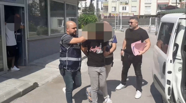 Yolda yürüyen kadının çantasını kapkaç yaptılar, 1 saat sonra yakalandılar