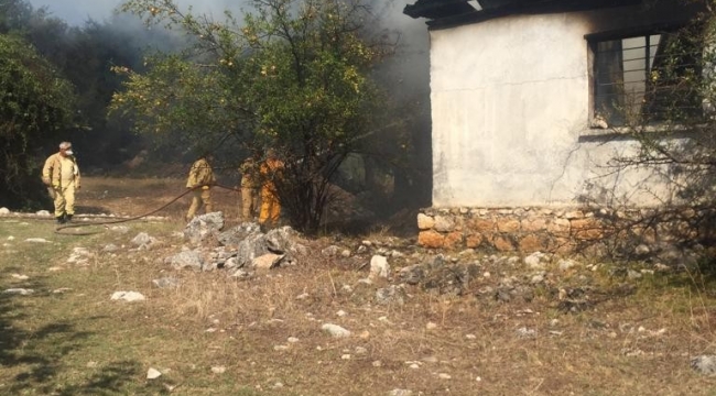 Evde çıkan yangın ormana sıçramadan söndürüldü