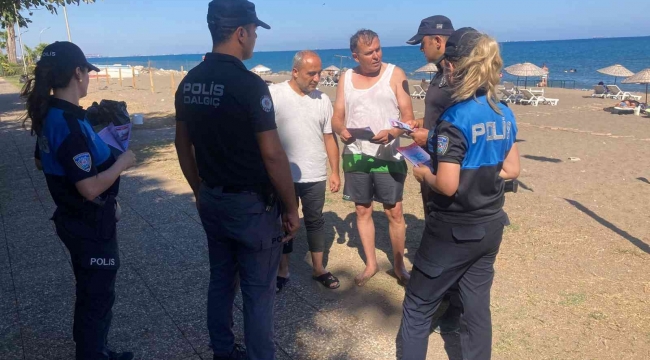 Mersin polisi, suda boğulmalara karşı bilinçlendiriyor