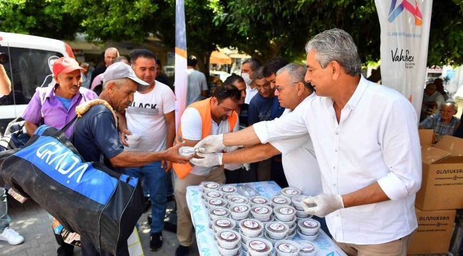 Mersin'de 20 bin paket aşure dağıtıldı