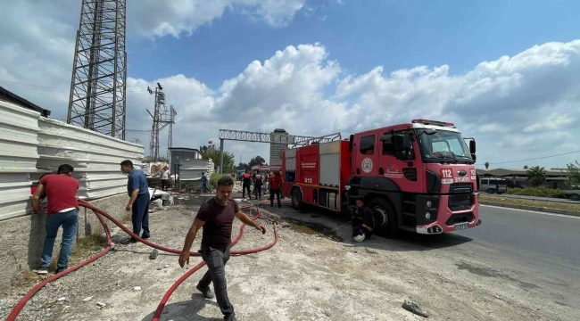 Mersin'de geri dönüşüm tesisindeki yangın kontrol altına alındı