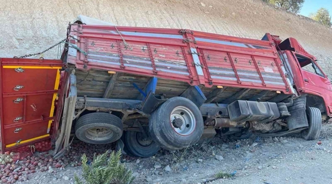 Mersin'de "ölüm virajı"nda kaza: 2 yaralı