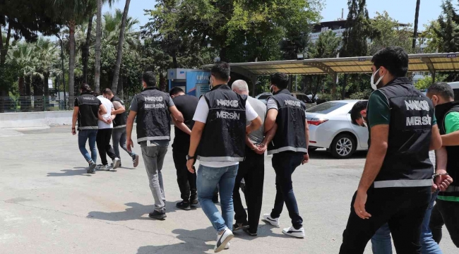 Mersin'deki 2 milyon uyuşturucu hap operasyonunun zanlıları adliyeye sevk edildi