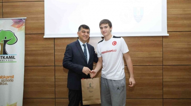 Şehitkamilli Milli Basketbolcu, Galatasaray'a transfer oldu