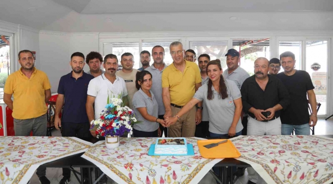 Temizlik İşçilerinden Başkan Tarhan'a 'sözleşme' teşekkürü