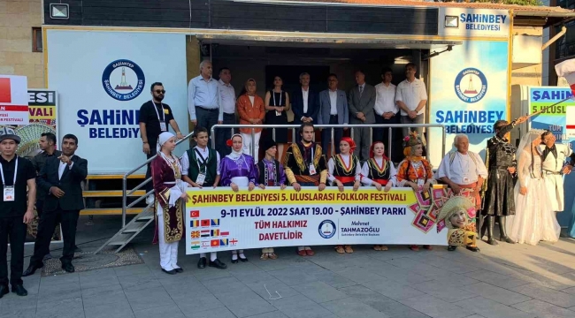 5. uluslararası folklor festivali kortej yürüyüşü