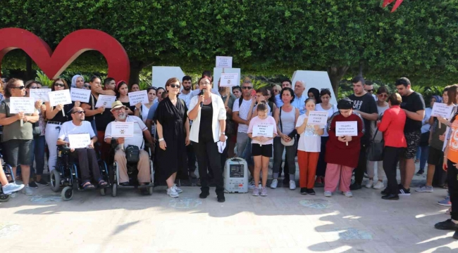 Adana'da otizm derneği üyeleri 'Mehmet' için toplandı