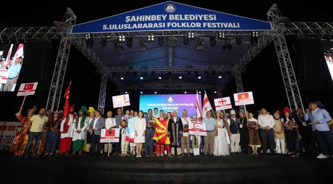 Folklor fesitivaline Madrigal damgası