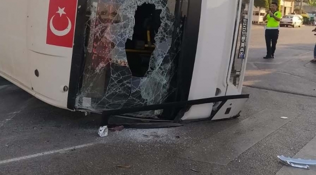 Halk otobüsü ile otomobil çarpıştı, sürücüler yaralandı