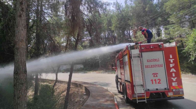 Kadirli'de çamlık alanda çıkan yangın büyümeden söndürüldü