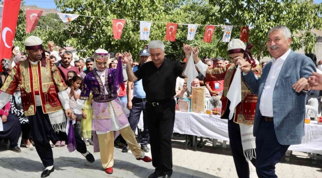 Karalar açılış yaptı, yurt ve arıtma müjdesi verdi