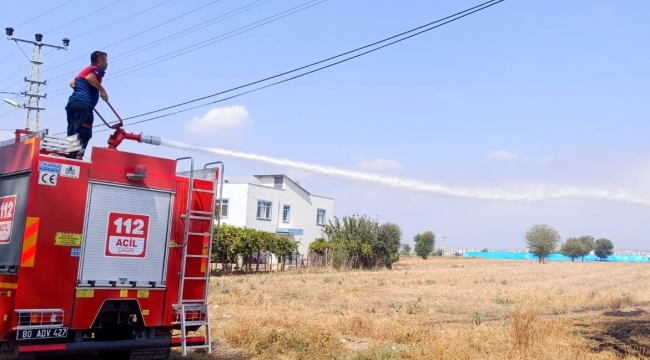 Mahalle arasında çıkan anız yangını söndürüldü