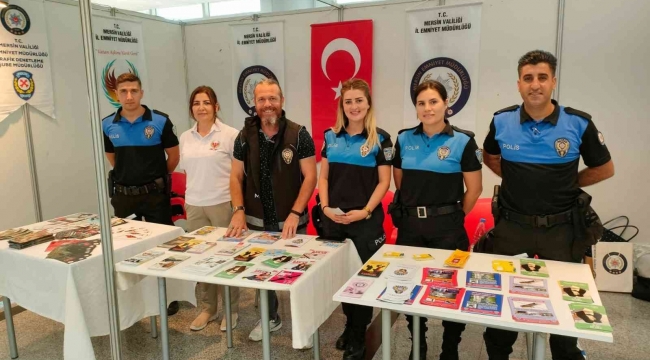 Mersin polisi kozmetik fuarında vatandaşı bilgilendirdi