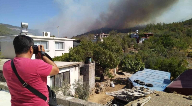 Mersin'deki orman yangını sürüyor: 30 ev tedbiren boşaltıldı