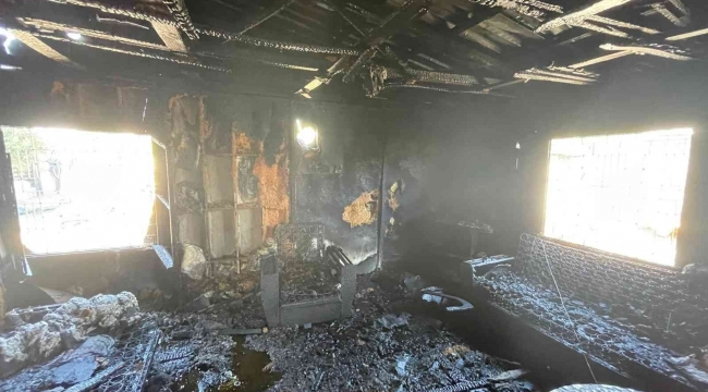 Tarsus'ta çıkan yangında ev kül oldu