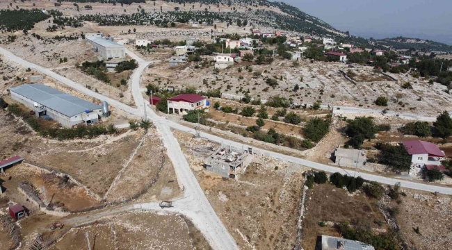 Tarsus'ta kırsal mahallelerin yolları yapılıyor