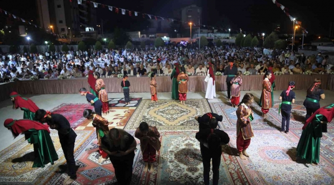 Toroslar'da binlerce kişi aşure etkinliğinde buluştu