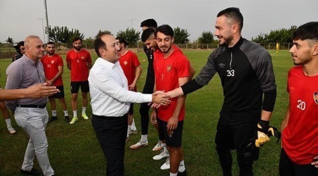 Vali Pehlivan, Yeni Mersin İdman Yurdu takımının antrenmanını izledi