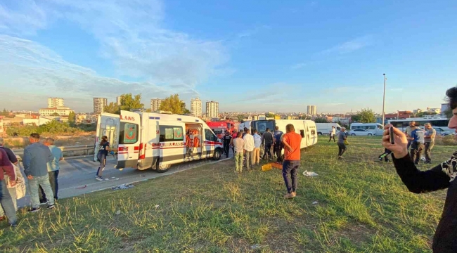 Adana'da işçileri taşıyan midibüs devrildi: 16 yaralı