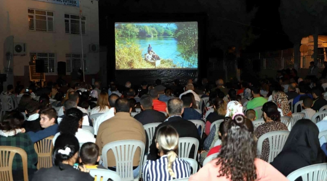 Adanalıoğlu'nda açık havada film keyfi