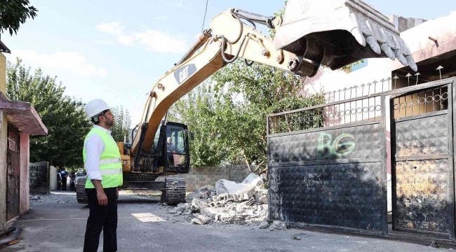 Kamulaştırılan binalar tek tek yıkılıyor