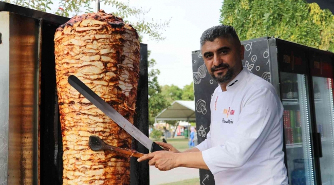 "Piton Döner" Adana Lezzet Festivali'nde yoğun ilgi gördü