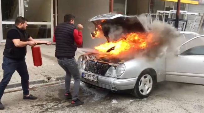 Esnafın müdahalesi, otomobili tamamen yanmaktan kurtardı