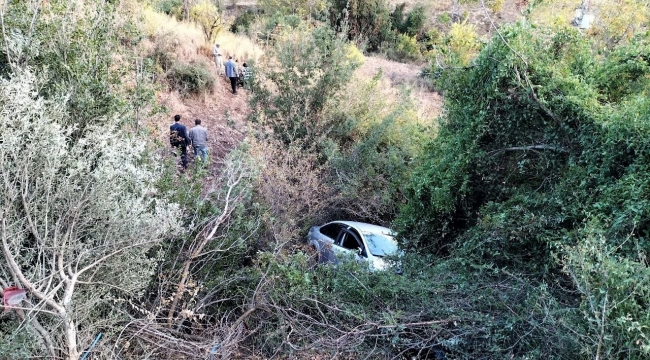 Şarampole yuvarlanan otomobildeki karı-koca yaralandı