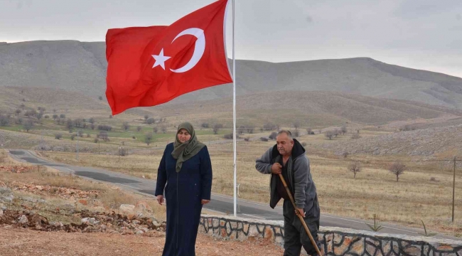 31 yıl önce şehit edilen siviller için anıt mezar yapıldı