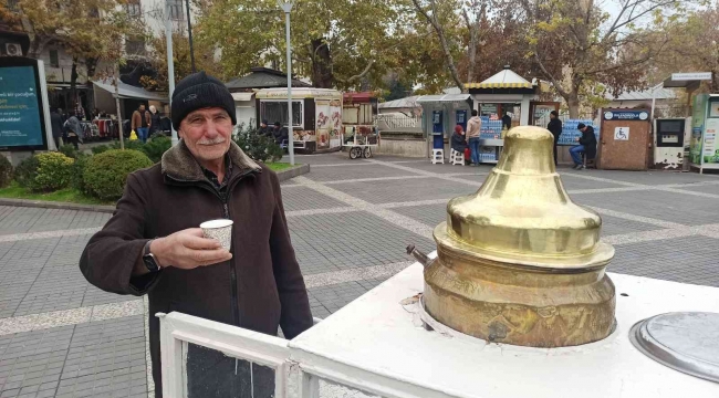 38 yıldır kışın sattığı salep insanların içini onun ise evini ısıtıyor