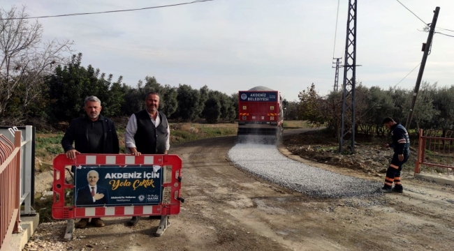 Akdeniz'de asfaltlama çalışmaları sürüyor