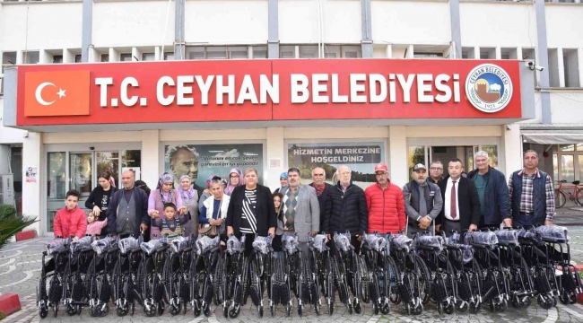 Ceyhan'da ihtiyaç sahiplerine tekerlekli sandalye