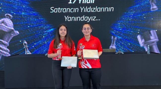 Gaziantep Kolej Vakfı'nın satrançtaki yıldızları ödüllendirildi