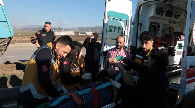 Kahramanmaraş'ta halk otobüsü devrildi: 10'un üzerinde yaralı var