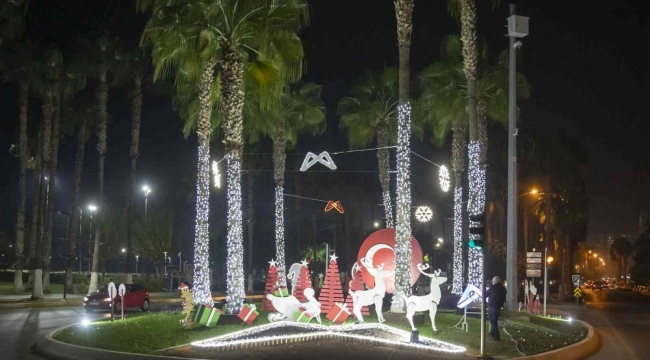 Mersin caddeleri ve sokakları yılbaşı için süslendi